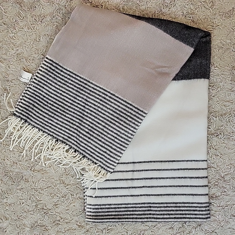 NWT Oversized Throw Scarf - Picture 1 of 1